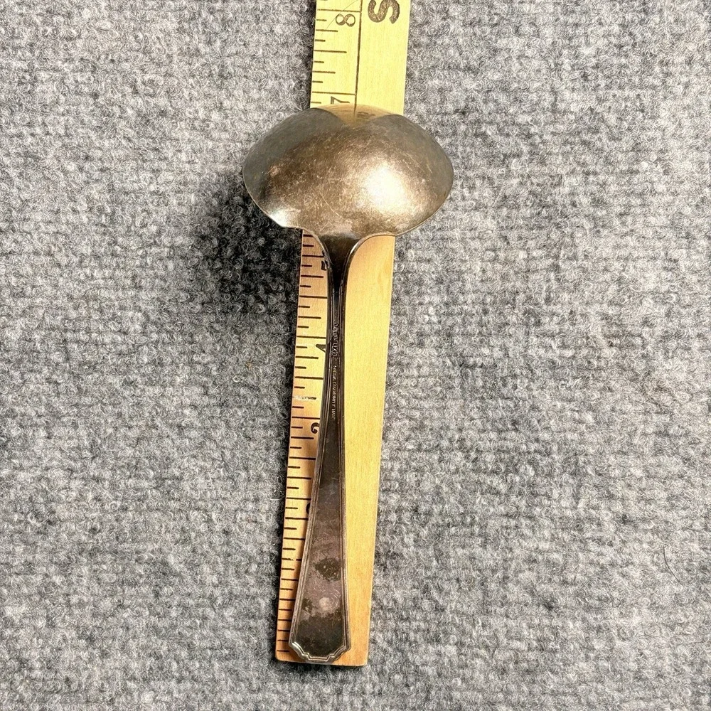 Oneida Community Queen Bess 1 Solid Gravy Ladle Silverplate 1924 Tudor Vintage